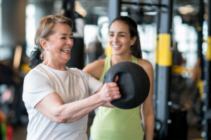 老年妇女和体重训练