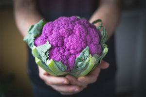 紫色花椰菜用于进餐准备超集