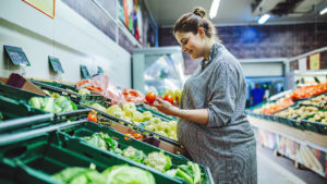 女人怀孕期间饮食购物