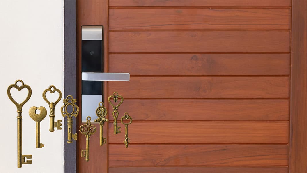 一扇门旁边有许多钥匙，代表你的健身业务如何量纲化